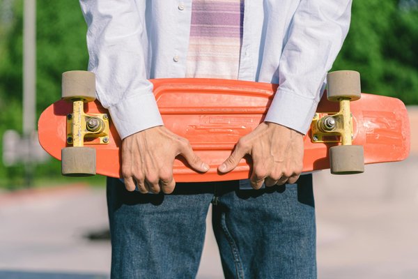 Prêt à porter et maroquinerie pour femme : élégance rétro-chic