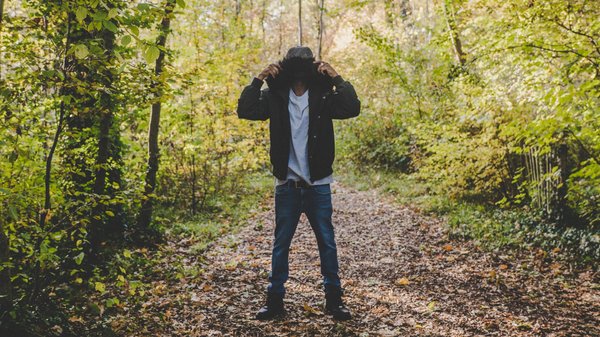 Quelles astuces pour bien choisir un manteau d'hiver qui affine la silhouette?