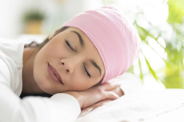 Quelles sont les différentes façons de porter un foulard pour rehausser votre look?